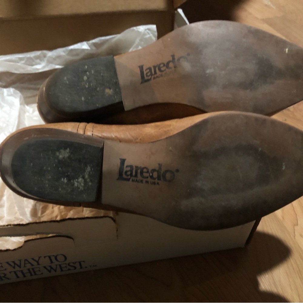 Vintage Laredo cowboy boots with a cowboy hat - Picture 5 of 12